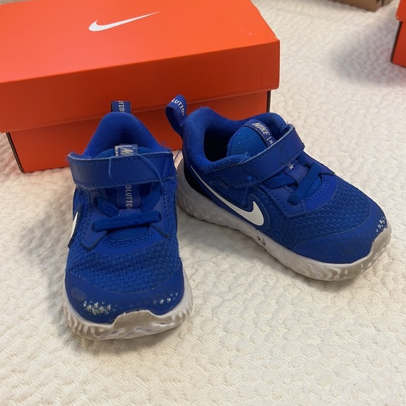 Nike Revolution 5 - Picture 3 of 4